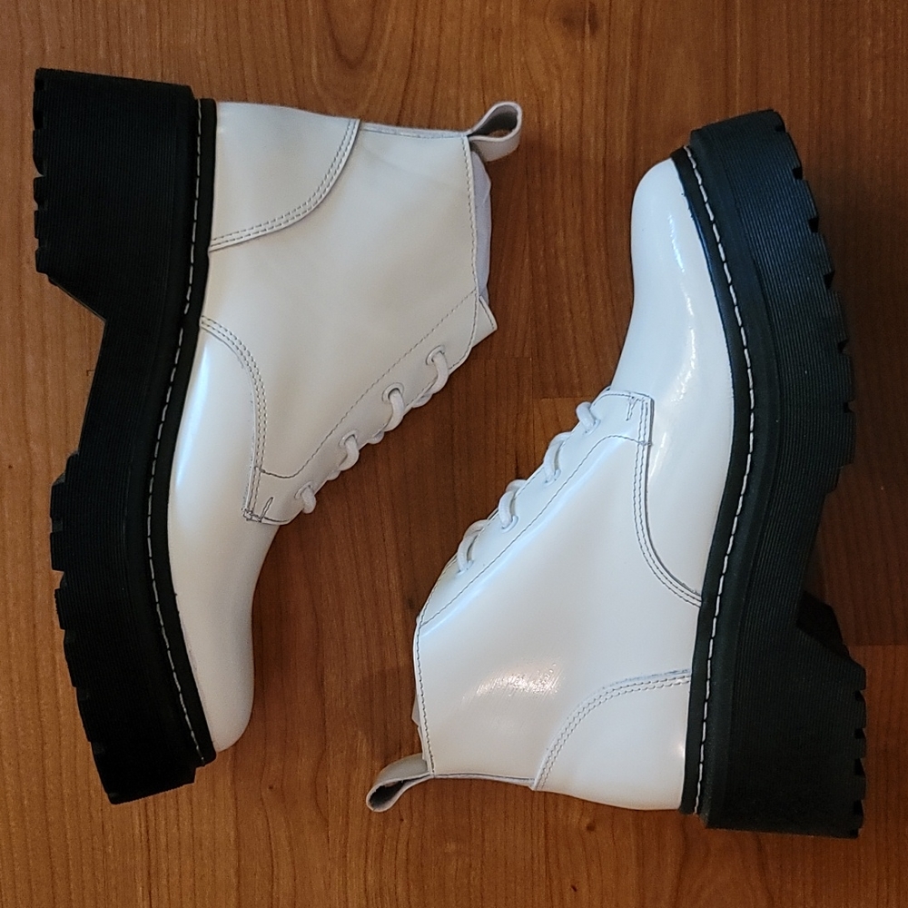 STEVE MADDEN Larkin Womens White Platform/Chunky Combat Boots Size 9/9.5
